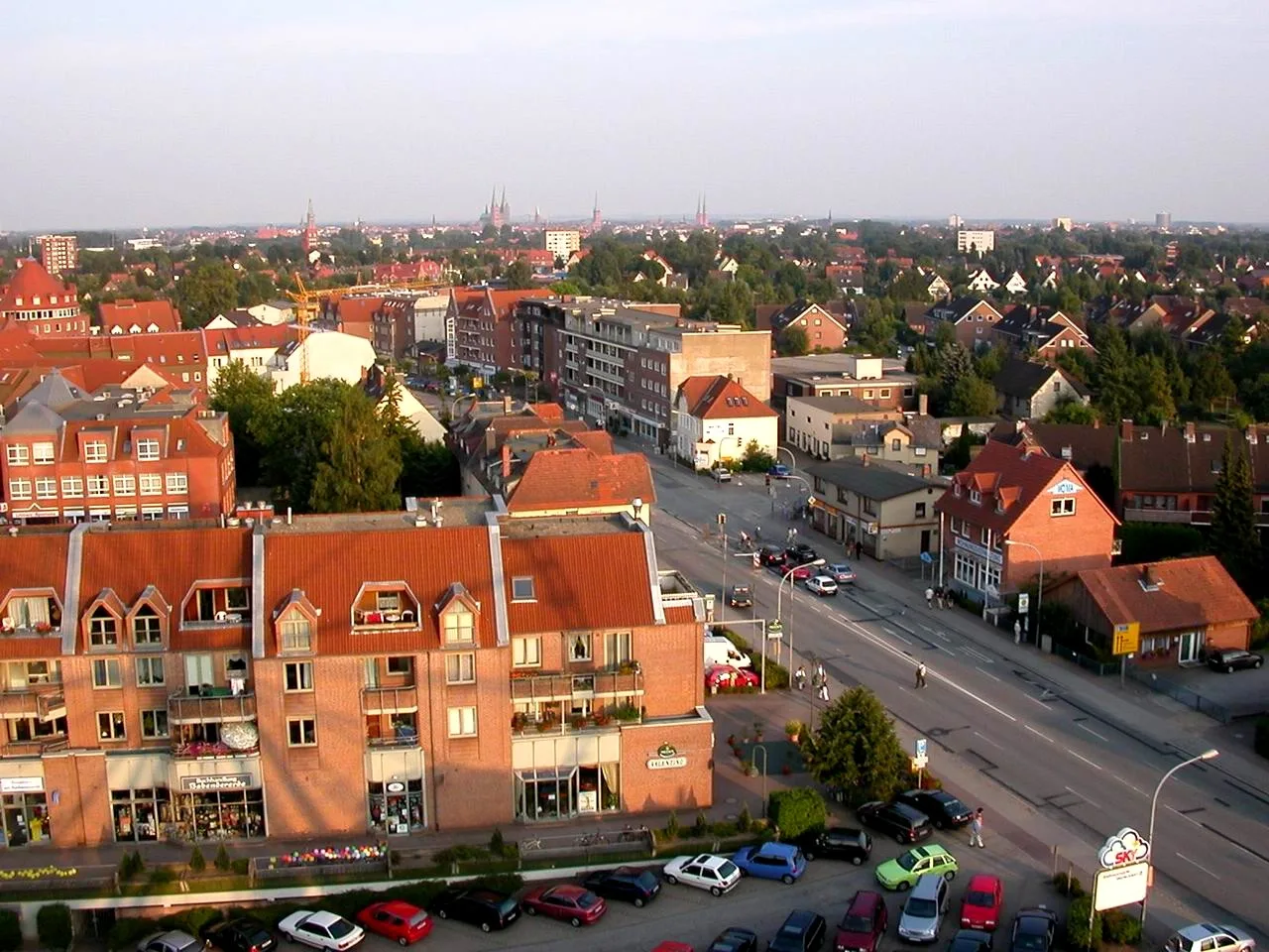 Stockelsdorf - Luftbild Stockelsdorf, im Hintergrund die Türme der Stadt Lübeck
