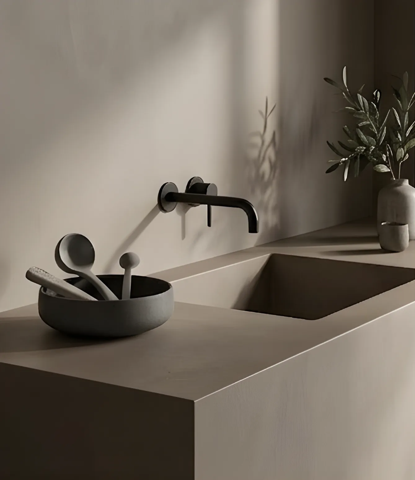 Mikrozement Waschbecken mit minimalistischem Design und stilvollen Küchenaccessoires