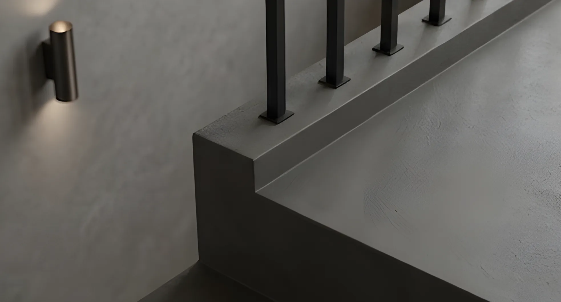 Modernes Treppendesign mit Mikrozement-Oberfläche und eleganten Metallgeländern